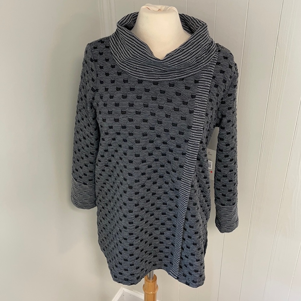 Ali Miles Black & White Office Unique Top